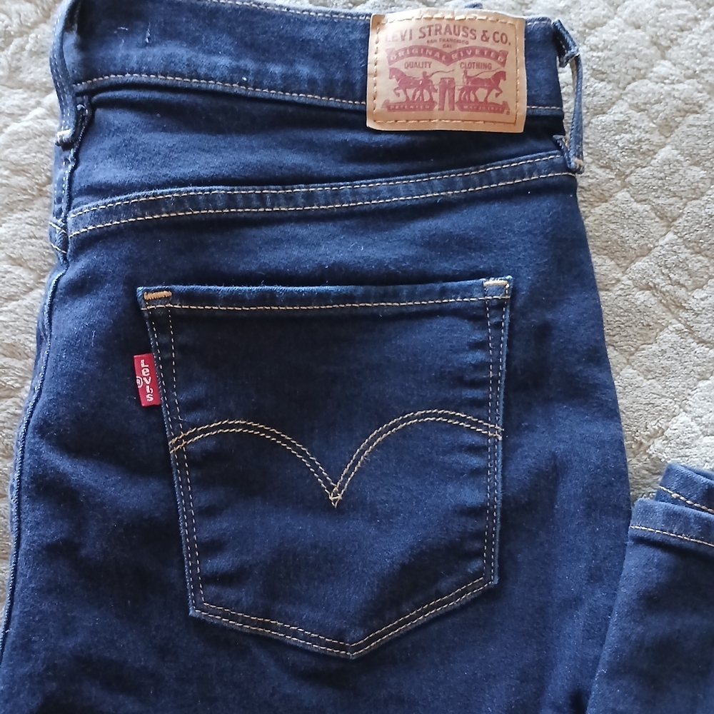 Levis Women Dark Blue Denim Jeans